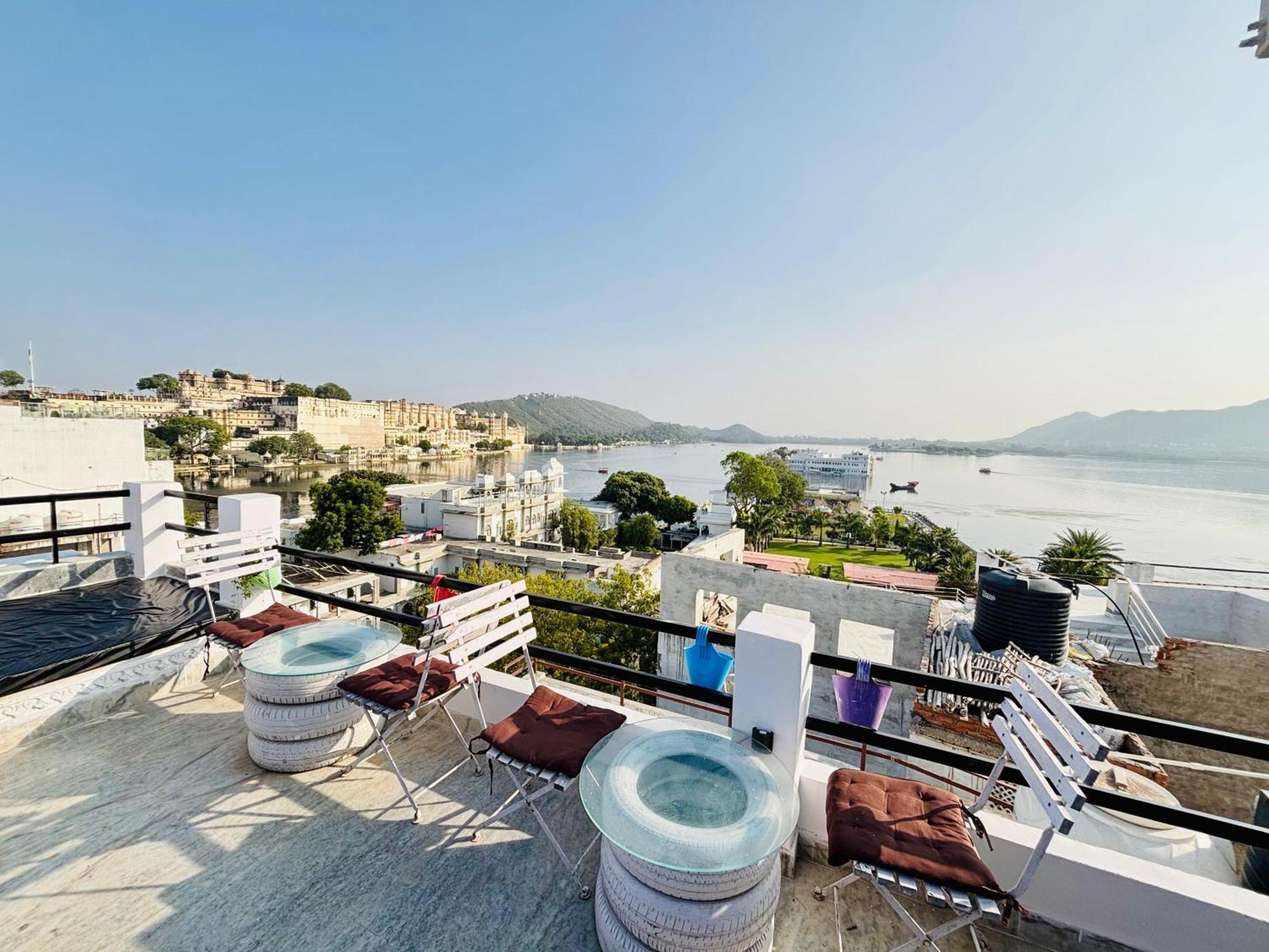 Hotel Nirvana Lakeside Udaipur Exterior photo
